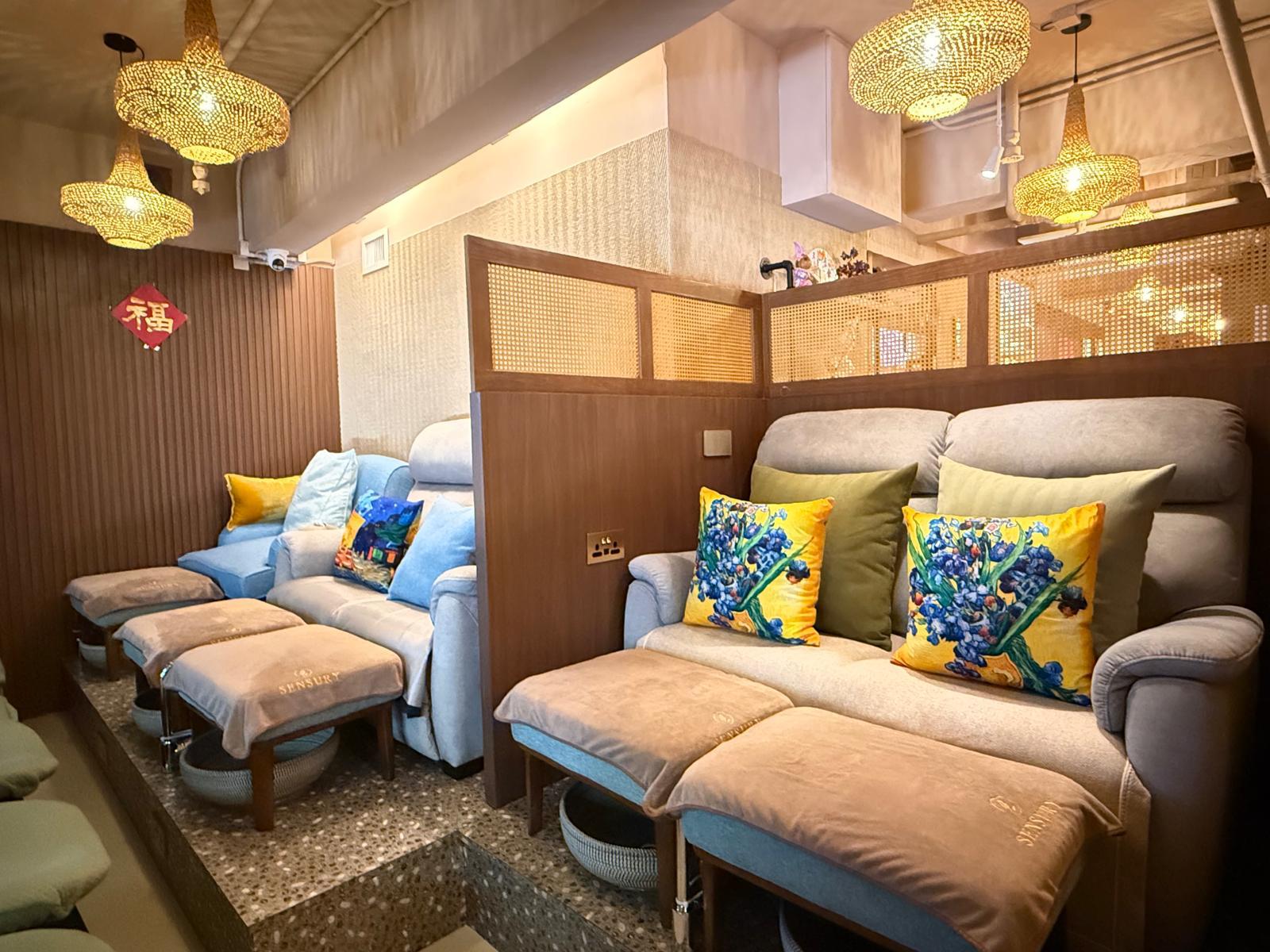 The Sensury studio, warm low light and folded towels